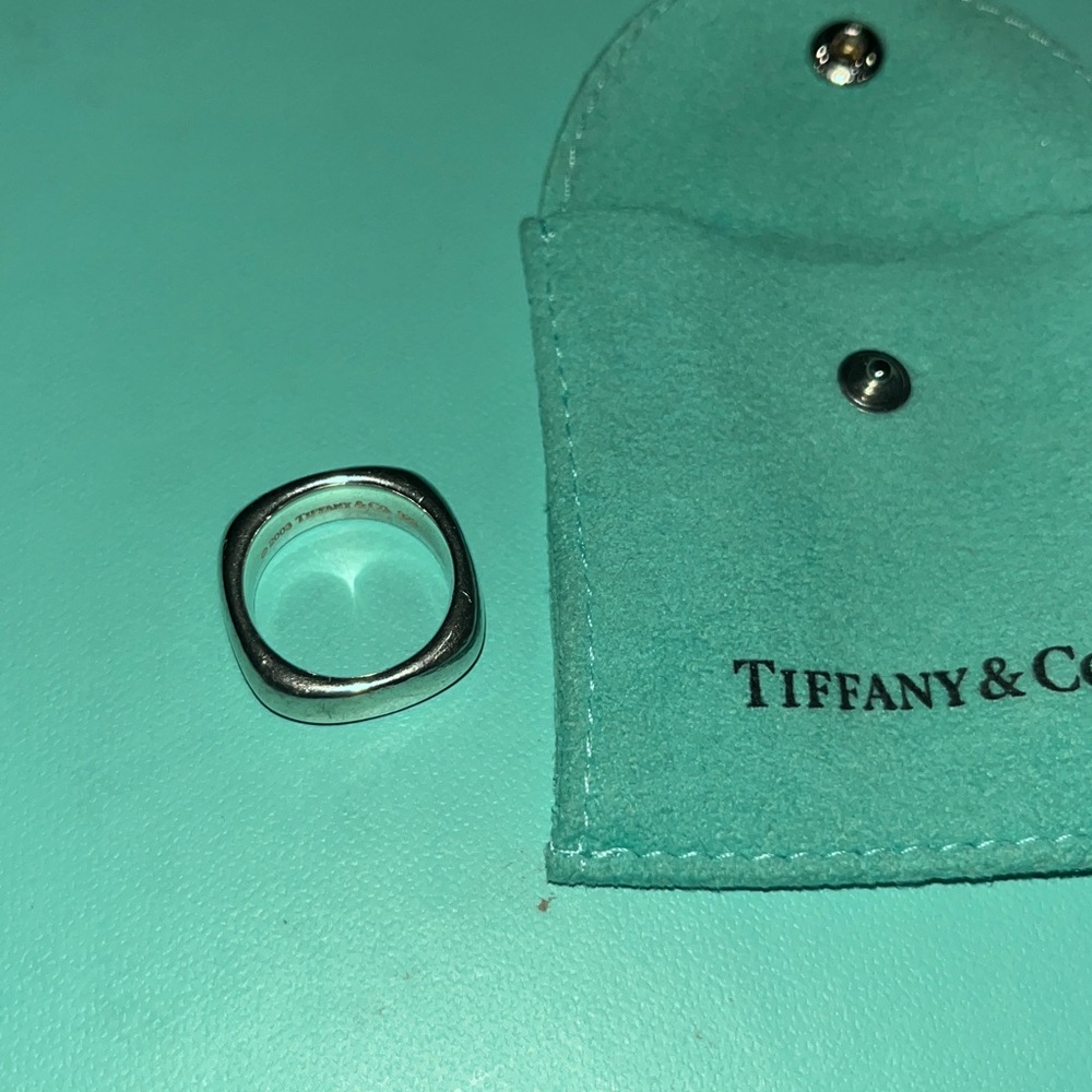 Elegant Silver Band Ring